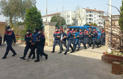 Kaçak geçişe aracılık ettikleri iddiasıyla 3 şüpheli tutuklandı