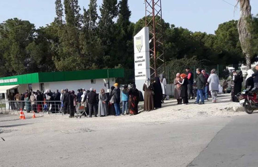 Adana TMO önünde ucuz bakliyat kuyruğu