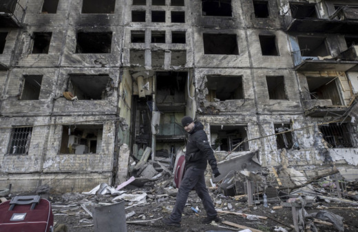 Ukrayna ordusu helikopterleri sınırı geçip Rusya'daki petrol rafinerisini vurdu