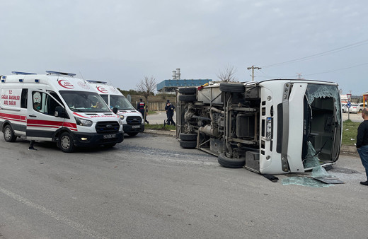 Kocaeli'de tanker ile servis midibüsü çarpıştı! Onlarca yaralı var