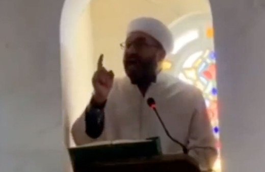 '20 çıplak kadın 20 çıplak erkek her gün evimize giriyor! İmam vaazda Survivor yarışmasına çattı!