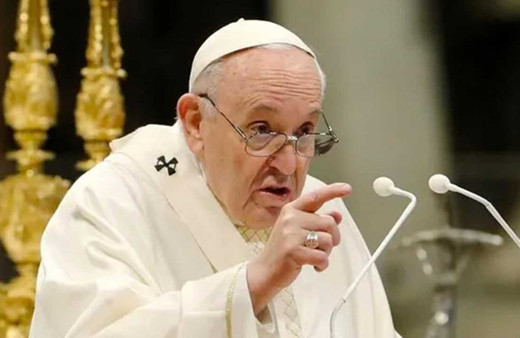 Papa Franciscus BM'yi yerden yere vurdu