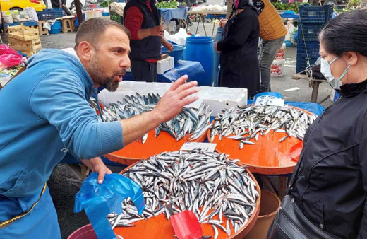 İç sularda balık avı yasağı başladı, balıkçılar teknelerini karaya çekti