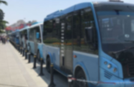 Kadıköy'de minibüs dehşeti! Kaldırımda yürüyenleri ezdi