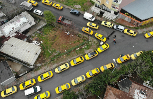 Zamdan sonra yine aynı görüntü! İstanbul'da taksi kalmadı