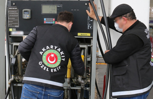 Ankara'da 3 akaryakıt istasyonuna 'kaçak akaryakıt' baskını! Pompadaki düzenek şok etti