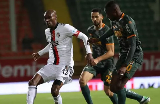 Beşiktaş yeni hocasıyla Alanyaspor engelini farklı geçti