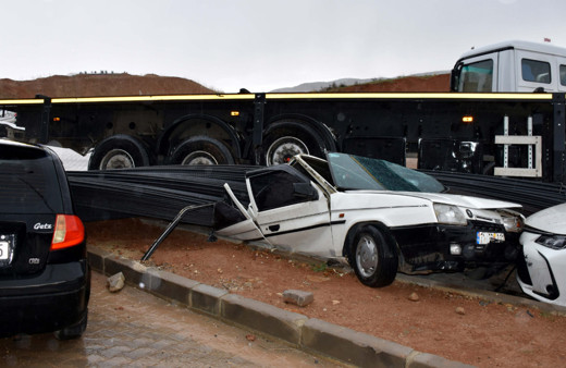 Kırıkkale'de freni boşalan TIR ortalığı savaş alanına çevirdi