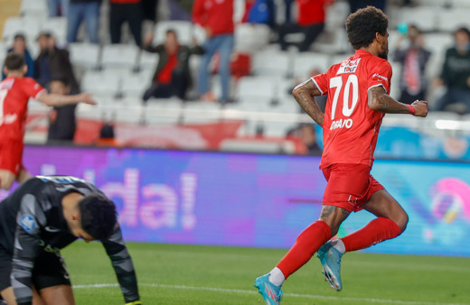 Antalyaspor konuk ettiği Hatayspor'u farklı geçti