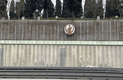 İBB dikey bahçeleri söktü yerine "gri duvarlar" bıraktı! 1 yıldır çivili halde duruyor