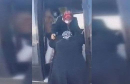 Ankara'da isyan ettiren görüntü! Yaşlı kadın 50 liradan az alışveriş yaptı diye servisten indirildi