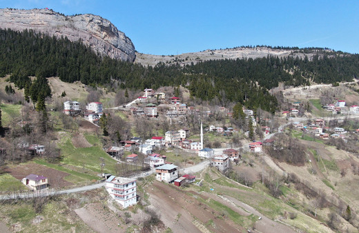 Mahalle santim santim kayıyor 500 kişi üzerinde oturup ölümü bekliyor!