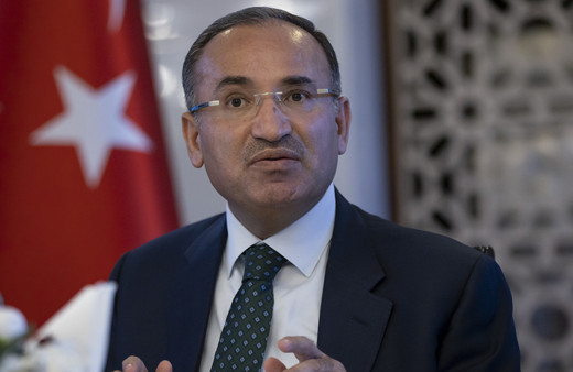 Bekir Bozdağ'dan 'kolon kesme' iddialarına yanıt