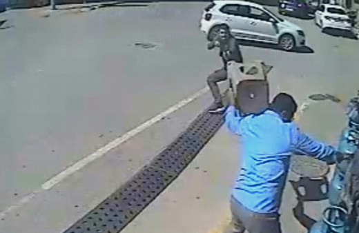 Antalya'da dehşet anları! Annesinin evlenmek istediği adamı pompalıyla vurdu