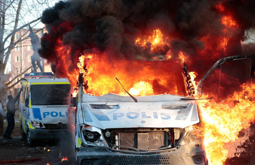 Polis korumasında Kur'an-ı Kerim yakılan İsveç 3 gündür savaş alanına dündü