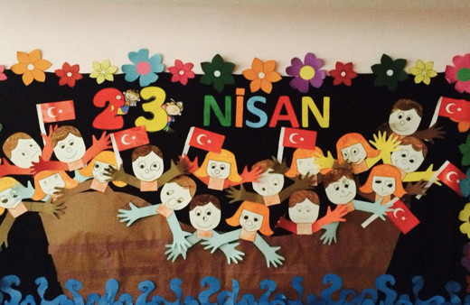 23 Nisan pano süsleme örnekleri Atatürk ve Türk Bayrağı süslemesi