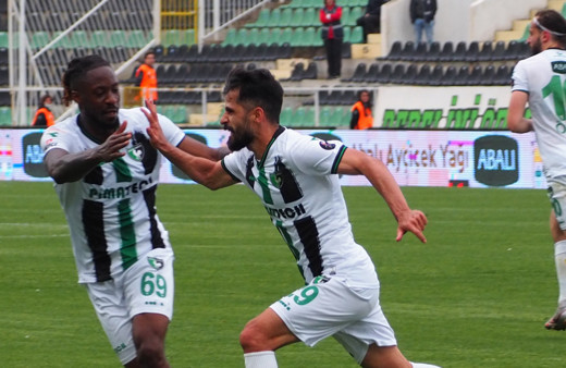 7 gollü çılgın maç! Denizlispor konuk ettiği İstanbulspor'u mağlup etti