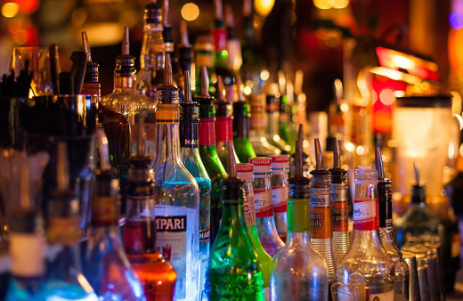 Alkollü içeceklere ve sarma tütüne zam geldi! Özgür Aybaş tarifeyi yayınladı işte zamlı içki fiyatları...