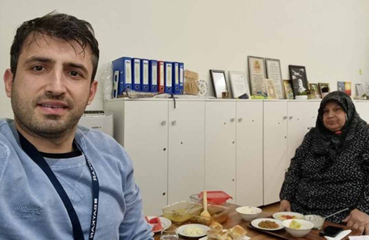 Selçuk Bayraktar'dan annesiyle iftar paylaşımı beğenileri topladı