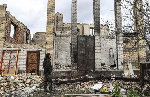 Oturdukları evi satıp tüm birikimlerini bu eve harcadılar taşındıkları gün ev enkaza döndü