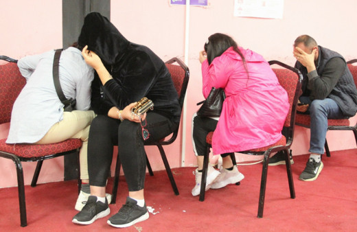 İzmir'de sözde sendikaya kumar baskını! Asit detayı şaşırttı