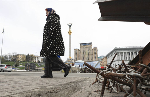 Savaş bitiyor umudu! Kiev'de barikatlar kaldırılıyor, hayat kademeli olarak normale dönüyor