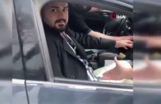 Trafikte eşi ve çocuğunun gözü önünde darp edildi magandaların rahat hali çıldırttı o anlar kamerada