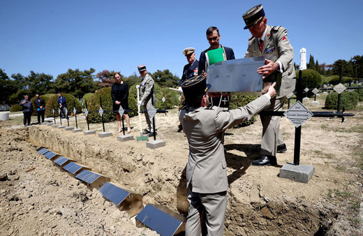 Çanakkale'de 107 yıl sonra bulunan 17 Fransız askere ait mezarlar taşındı!