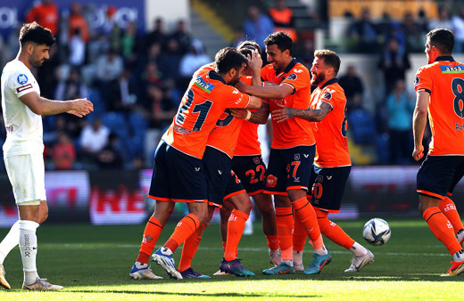 Başakşehir konuk ettiği Hatayspor'u farklı geçti