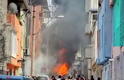 Bursa'da evlerin üzerine uçak düştü! Korkunç görüntüler ve acı haberler geliyor