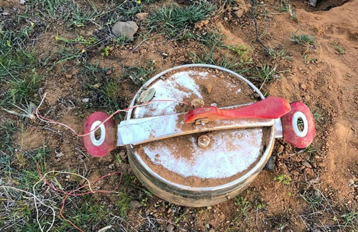 Toprağa gömülü düdüklü tencerenin içinden çıktı!