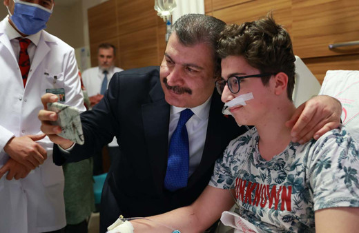 Bakan Fahrettin Koca müjdeyi verdi! Kendisi çoktan kuralları kaldırdı