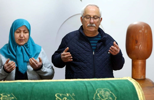 Tokatlı çift 10 yıldır gönüllü olarak türbenin bakımını yapıyor