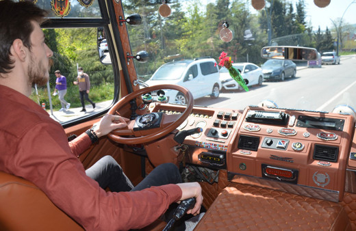 27 bin liraya satın aldığı araca 300 bin lira harcadı! Gören kornaya basıyor el sallıyor