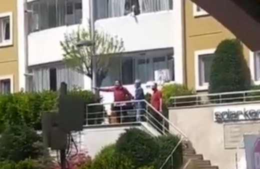 Esenyurt’ta bulunan olaylı sitede eski ve yeni yönetim birbirine girdi, silahlar konuştu