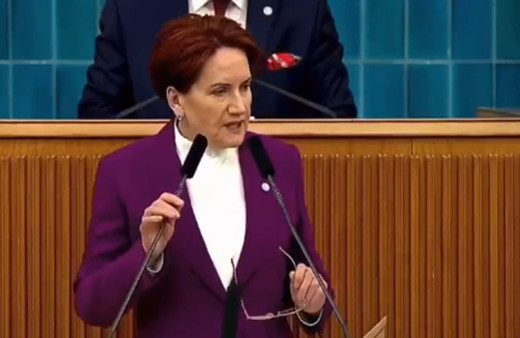 Meral Akşener parti grubunda 'prompter' şoku! Kürsüdeki haliyle dillere düştü