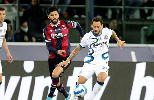 İnter fırsatı elinin tersiyle itti Hakan Çalhanoğlu yıkıldı