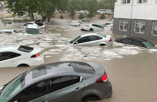 Adıyaman'ı sağanak vurdu! Onlarca araç sular altında kaldı