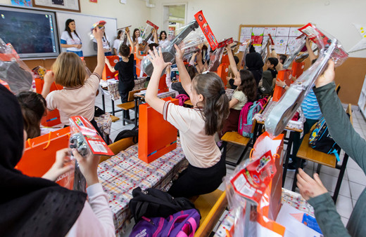 Hepsiburada'dan 10 bin çocuğu gülümseten proje: Bir Gülüş Yeter