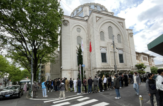 Japonya böylesini yaşamamıştı! Bayram namazı defalarca kılındı