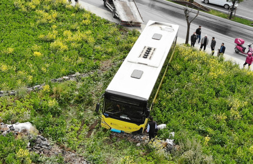 Sultangazi'de facianın eşiğinden dönüldü! İETT otobüsü araziye uçtu