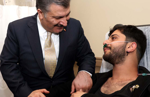 Fahrettin Koca'dan hastanelerin aciline sürpriz ziyaret