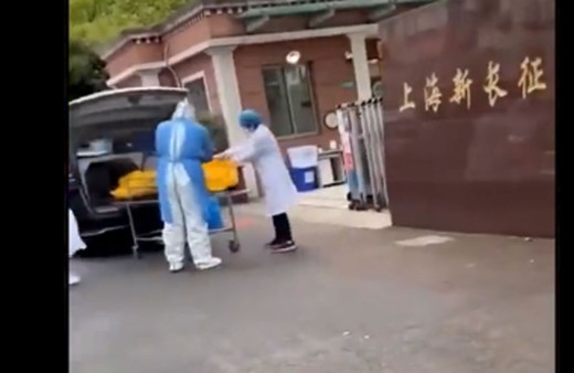 Ceset torbasındaki kişinin ölmediği anlaşıldı korku dolu anlar kamerada