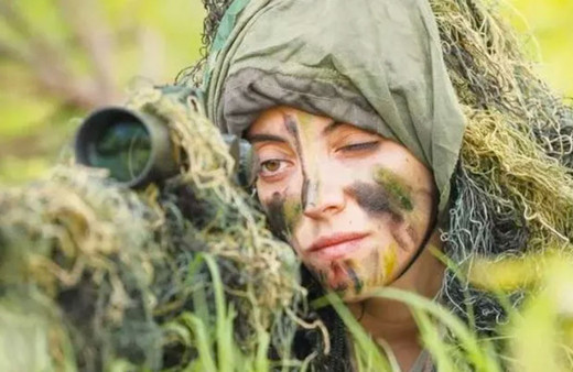 İki filmden etkilendi keskin nişancı oldu sniper Didem erkek meslektaşlarına eğitim veriyor