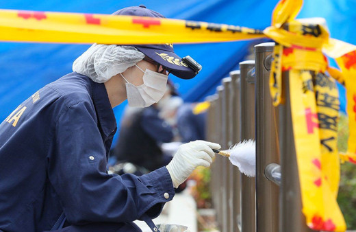 Annesinin cesedini 2 hafta tuvalette sakladı