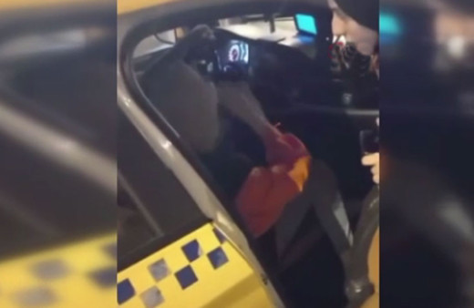 Taksiye binen kadınlar yolculuk bitiminde taksicinin isteğiyle şaşkına döndüler