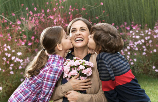 Anneler Günü mesajları kısa ve öz duygusal resimli kutlama sözleri yeni