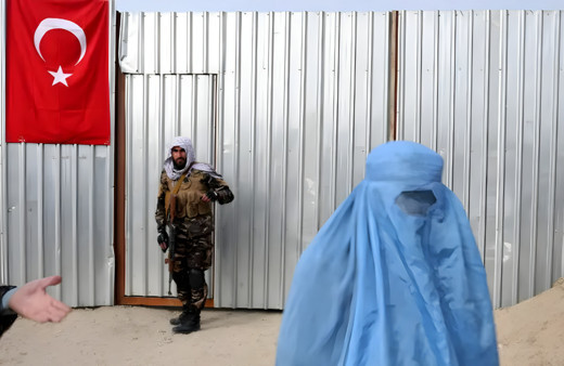 Türkiye düşmanlığı son bulmuyor! Taliban haberinde Türk bayraklı fotoğraf kullanıldı