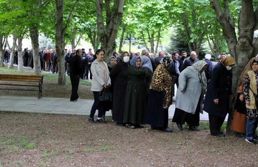 Kayseri'de dağıtım yapılacağını duyan geceden sıraya girdi 1 saatte tükendi