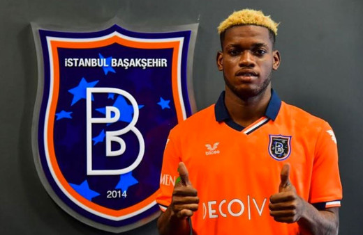 Başakşehir'de sürpriz transfer! Francis Nzaba üç yıllığına Başakşehir'de